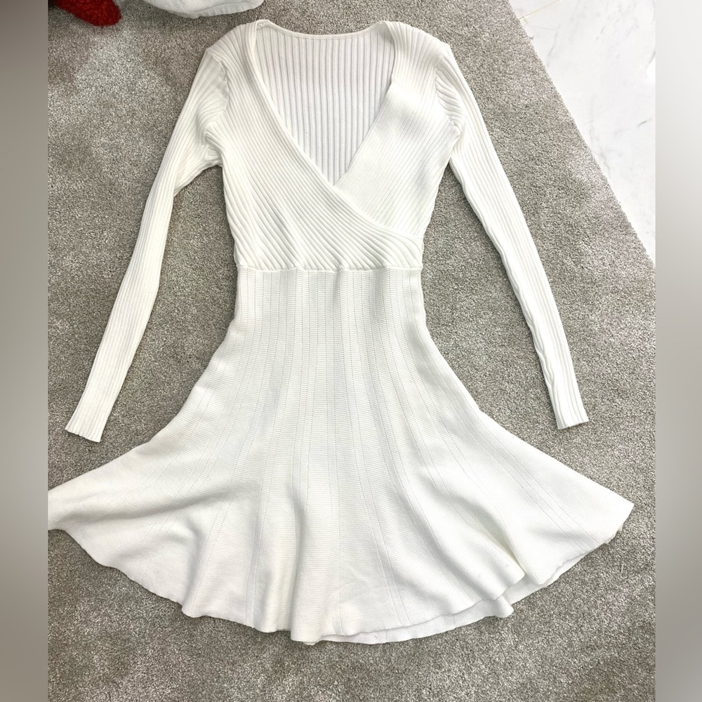 🤍White V-neck Sweater Dress🤍